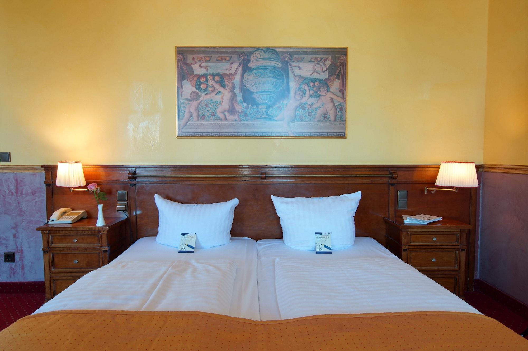 Hotel Am Luisenplatz Потсдам Экстерьер фото