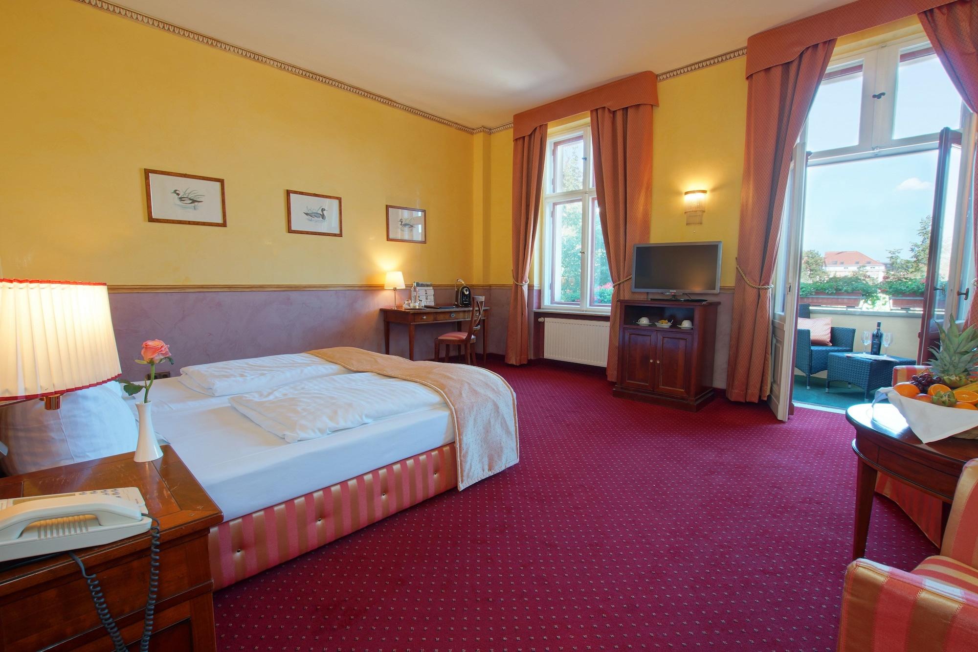 Hotel Am Luisenplatz Потсдам Экстерьер фото