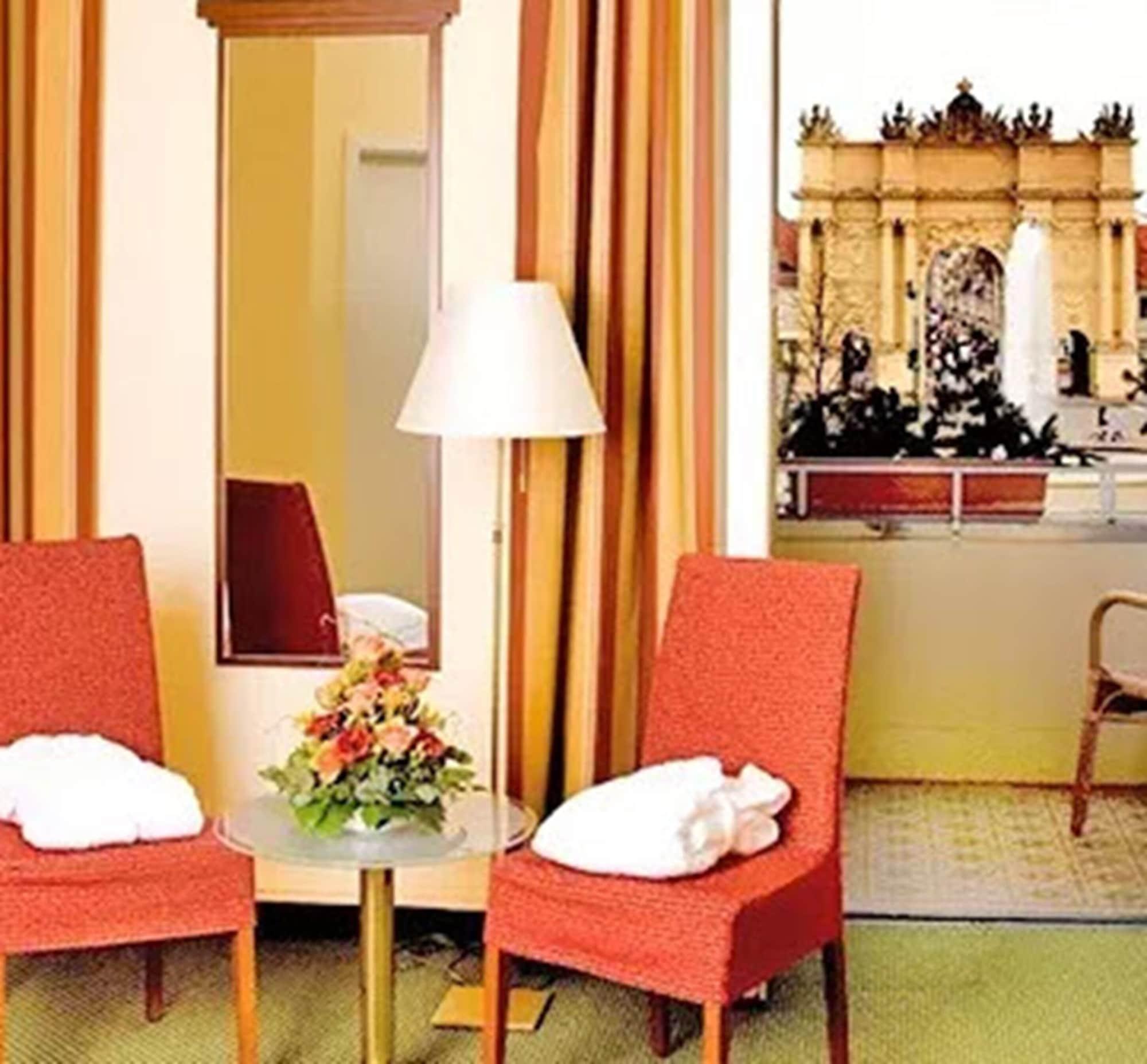 Hotel Am Luisenplatz Потсдам Экстерьер фото