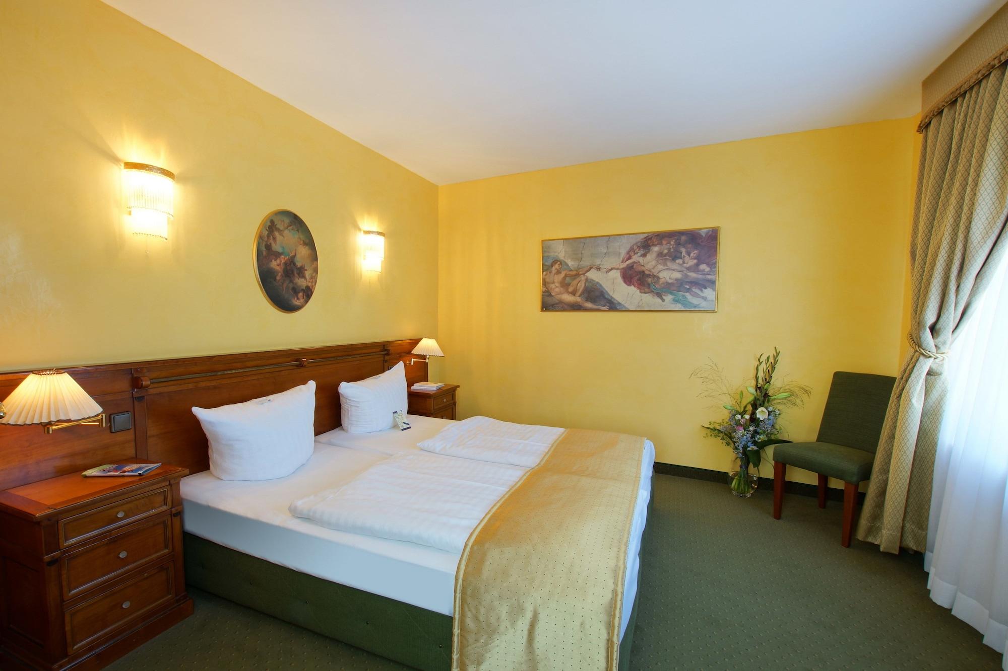 Hotel Am Luisenplatz Потсдам Экстерьер фото