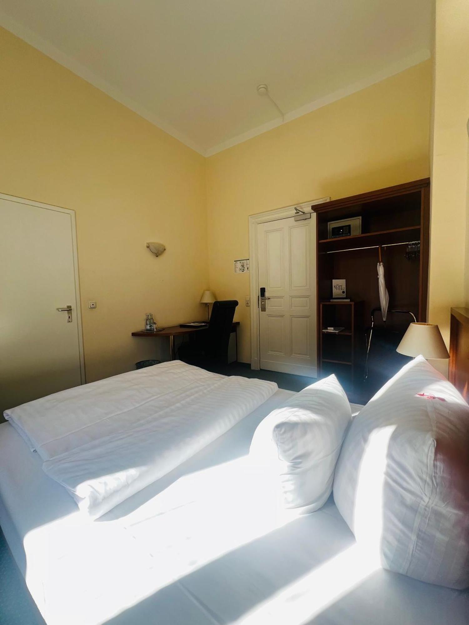 Hotel Am Luisenplatz Потсдам Экстерьер фото