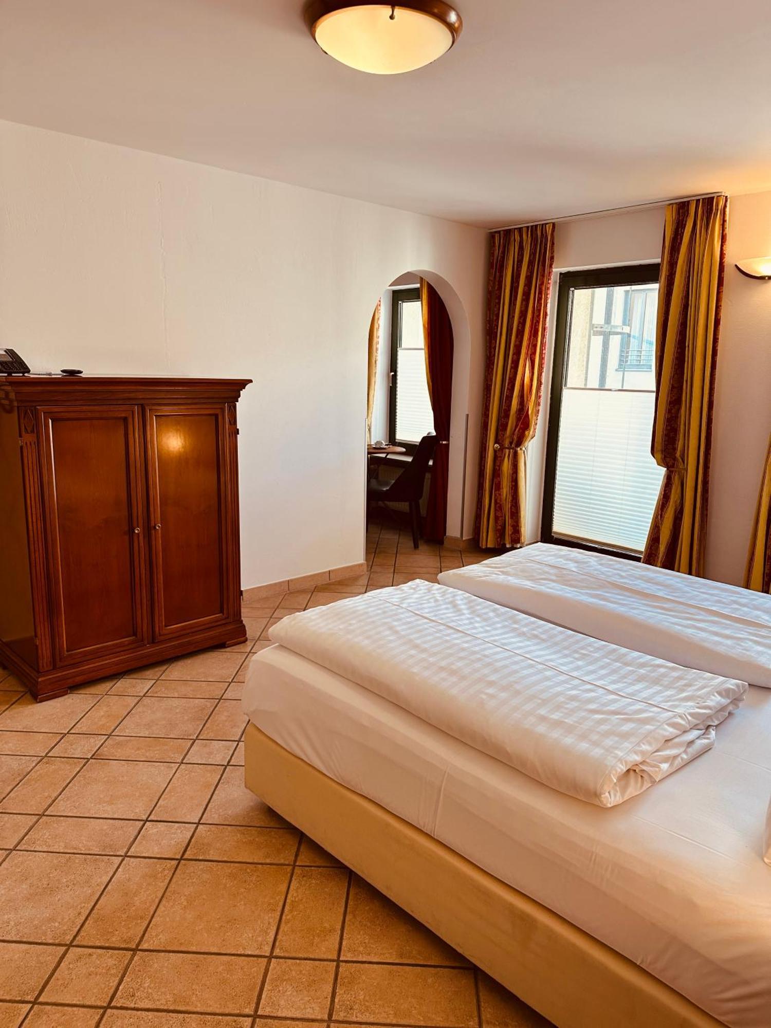 Hotel Am Luisenplatz Потсдам Экстерьер фото