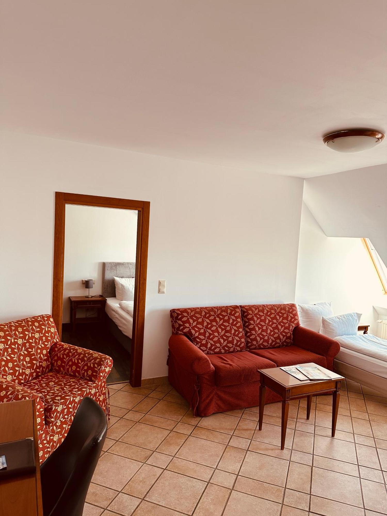 Hotel Am Luisenplatz Потсдам Экстерьер фото