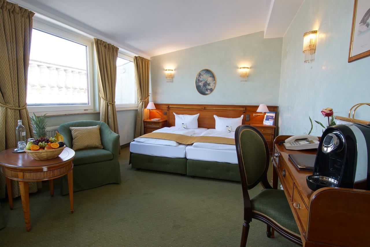 Hotel Am Luisenplatz Потсдам Экстерьер фото